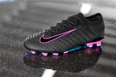 Nike venom football boots